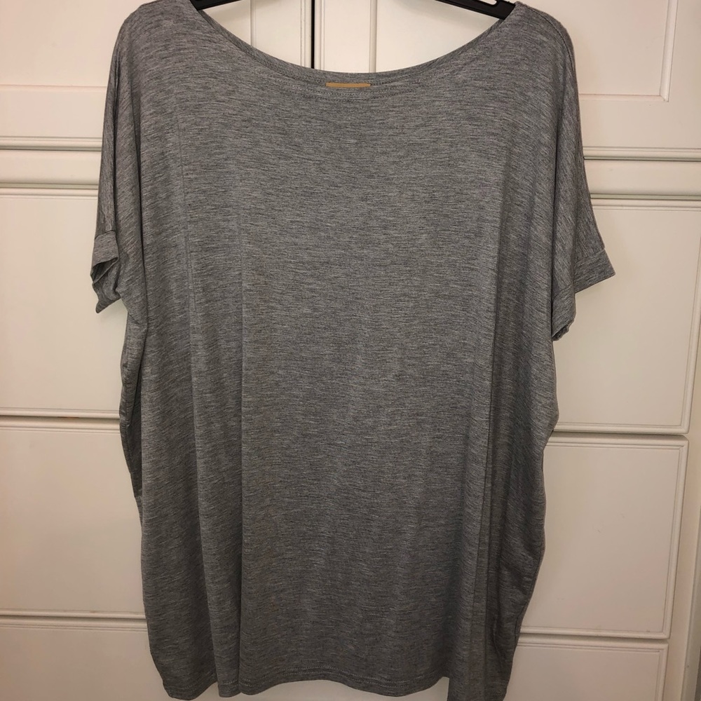 NWOT Simple Heathered Grey Piko Top